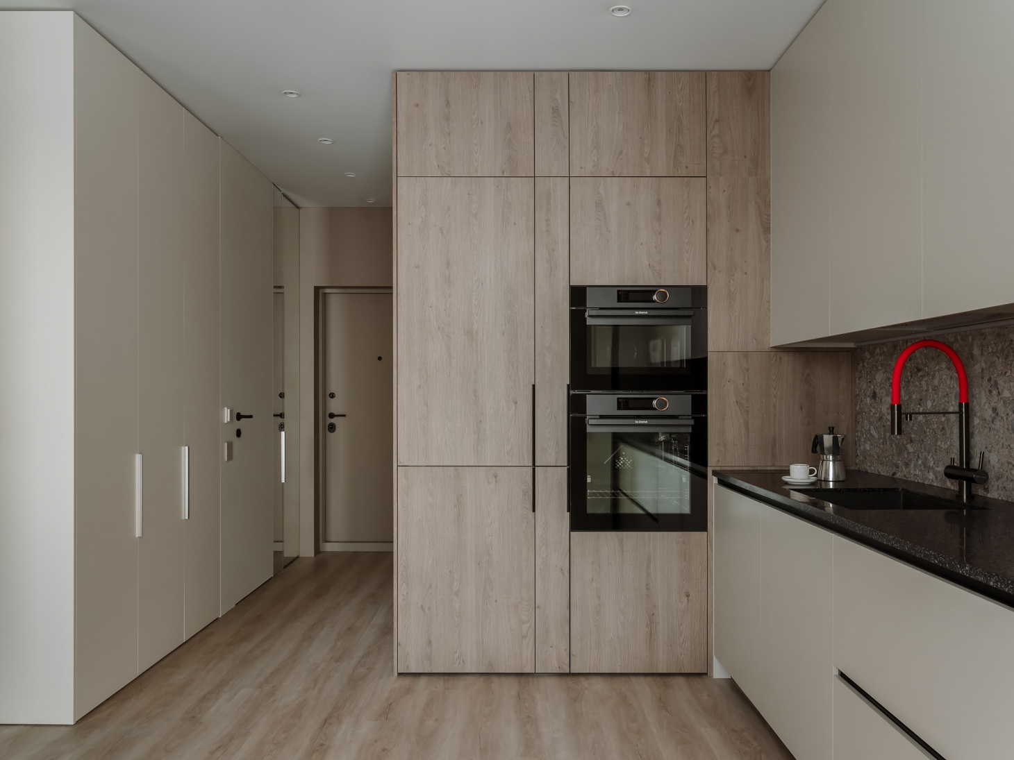 Кухонный гарнитур со встроенным холодильником